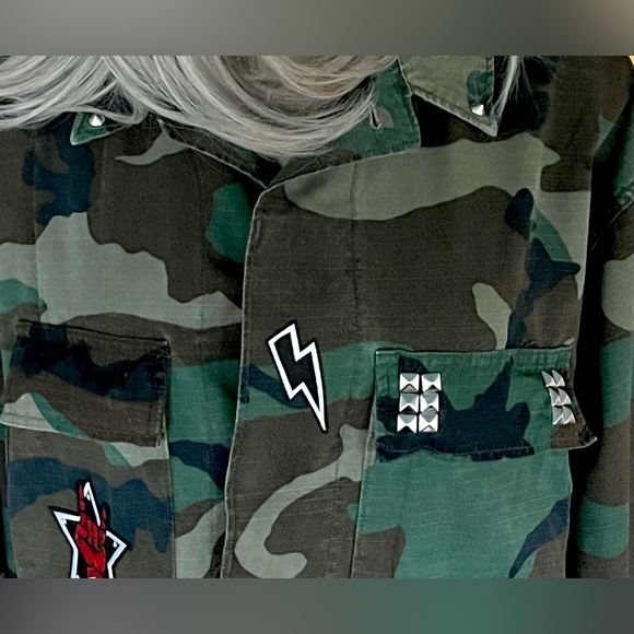 CAMO/ MILITARY JACKET/ TOP-ON BACK—MILITARY WITH STUDS—CUSTOM-OVERSIZED —COOL 🔥 - Picture 9 of 16